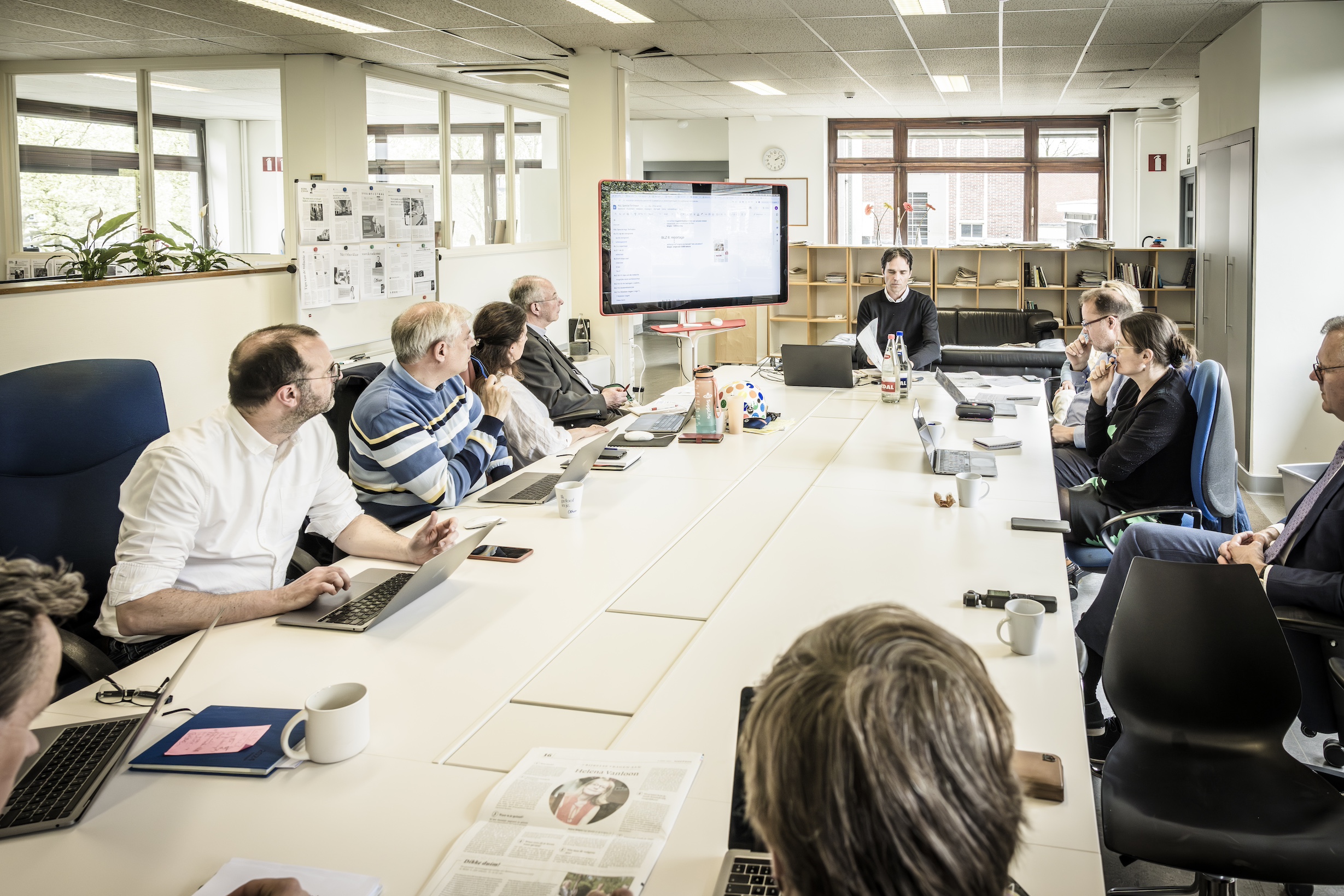 Koen Vlaeminck leidt de redactievergadering in aanwezigheid van de delegatie uit het aartsbisdom. Koen Vlaeminck leidt de redactievergadering in aanwezigheid van de delegatie uit het aartsbisdom.