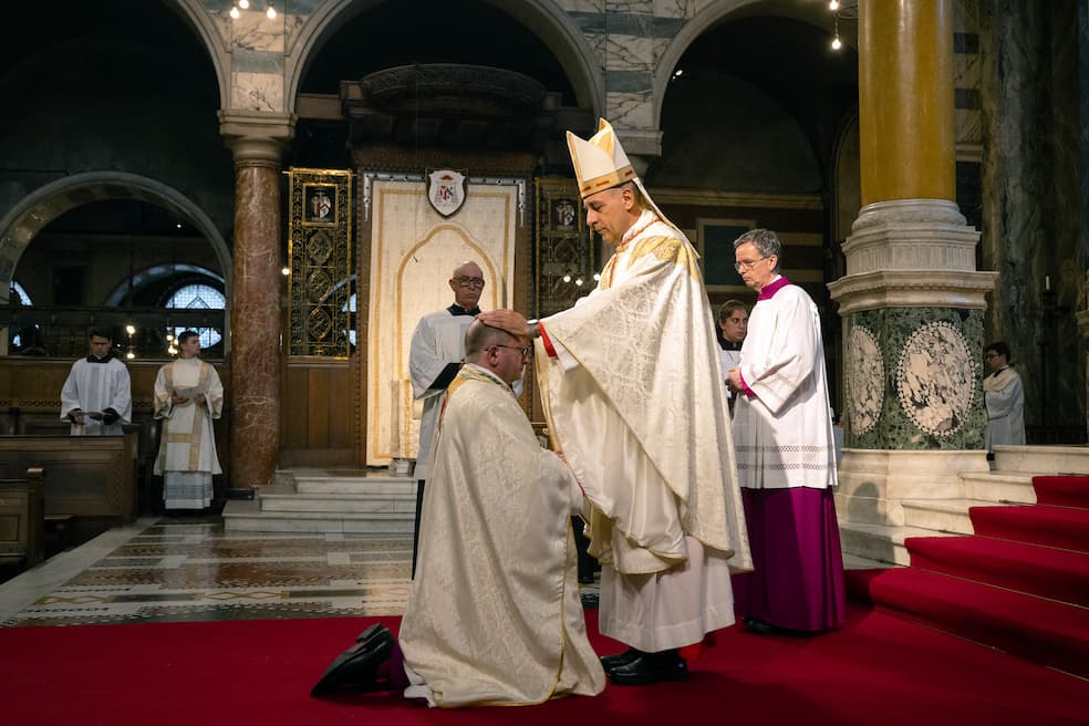 Wijding van David Waller tot bisschop van het persoonlijke ordinariaat van Our Lady of Walsingham in Westminster Cathedral, Londen Wijding van David Waller tot bisschop van het persoonlijke ordinariaat van Our Lady of Walsingham in Westminster Cathedral, Londen