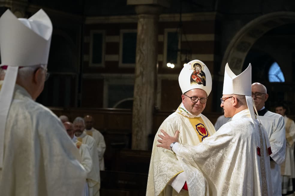 Wijding van David Waller tot bisschop van het persoonlijke ordinariaat van Our Lady of Walsingham in Westminster Cathedral, Londen Wijding van David Waller tot bisschop van het persoonlijke ordinariaat van Our Lady of Walsingham in Westminster Cathedral, Londen