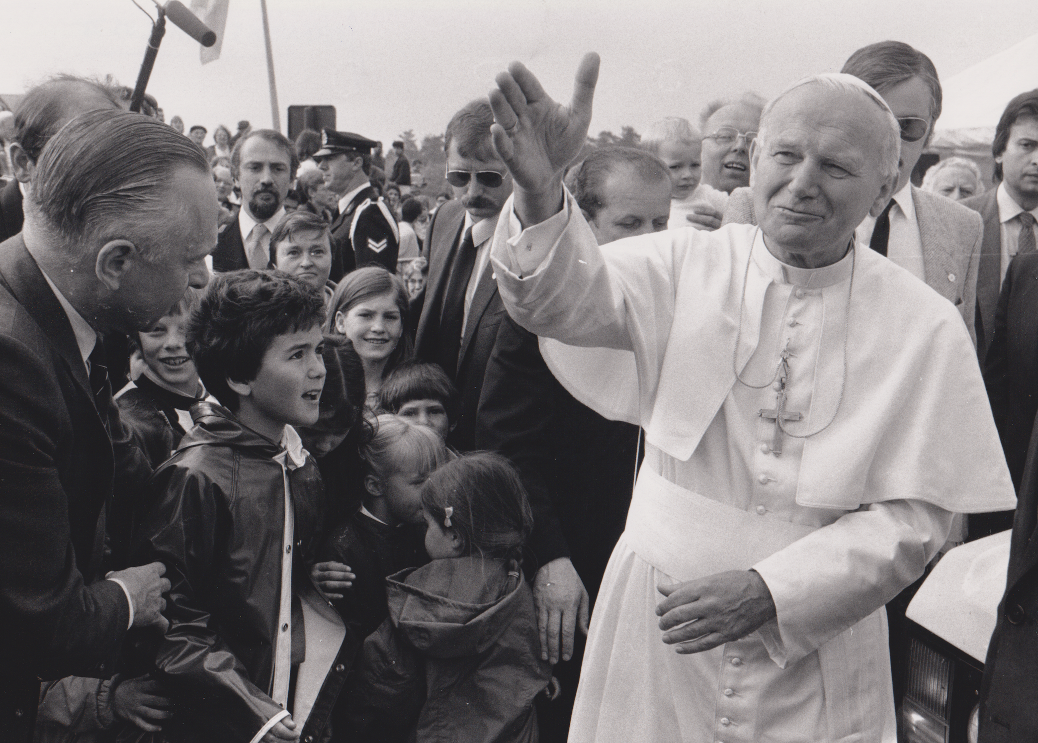 Paus Johannes Paulus II tijdens zijn bezoek aan Mechelen op 18 mei 1985. Paus Johannes Paulus II tijdens zijn bezoek aan Mechelen op 18 mei 1985.