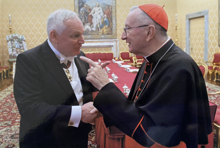 Kardinaal Pietro Parolin ontvangt de Belgische ambassadeur