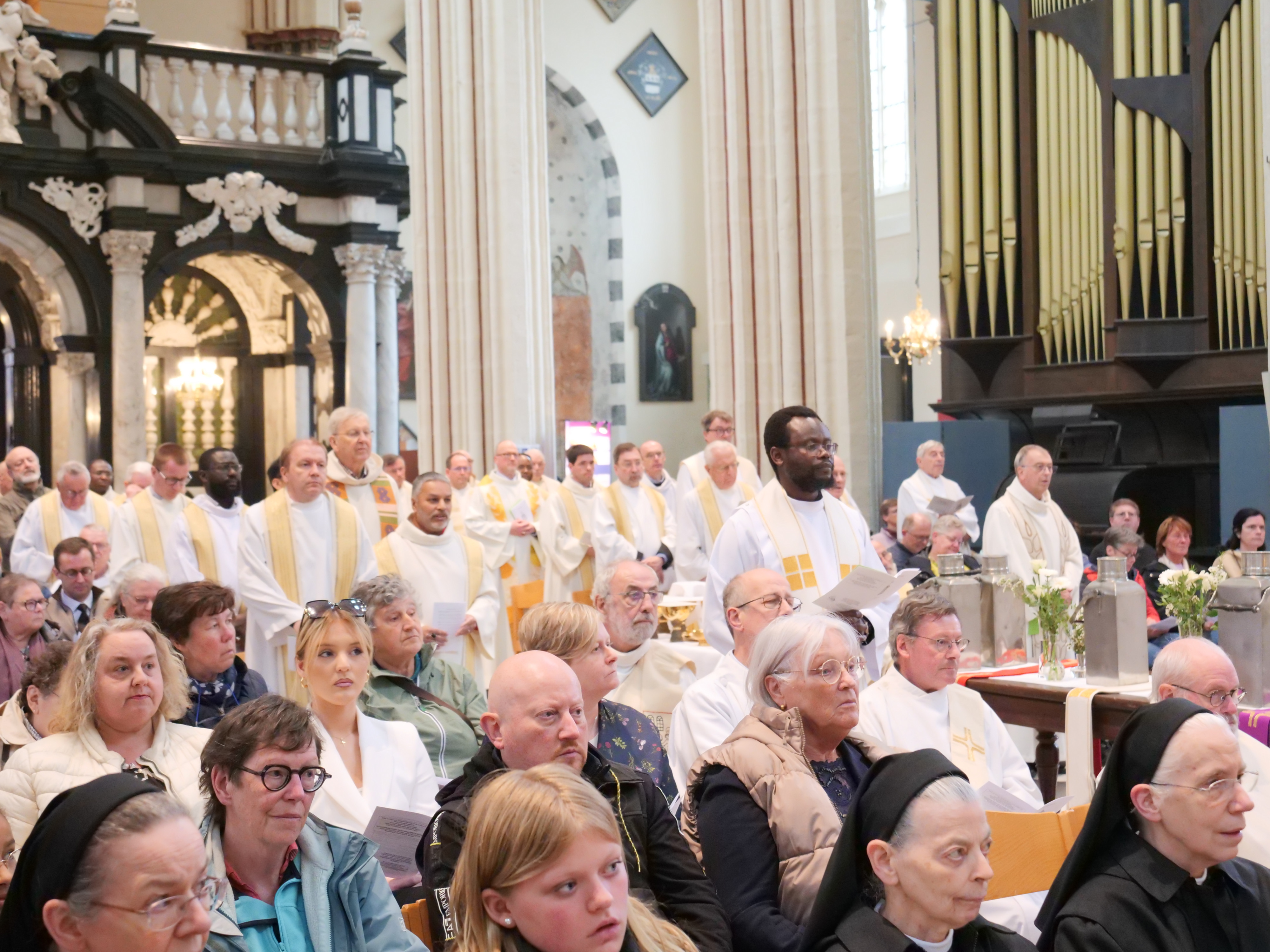 Priesters hernieuwen hun wijdingsbelofte 