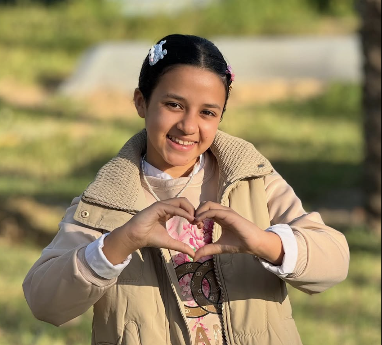 Yaqeen Hammad, het jonge influencertje uit Gaza, houdt de hele wereld een spiegel voor.