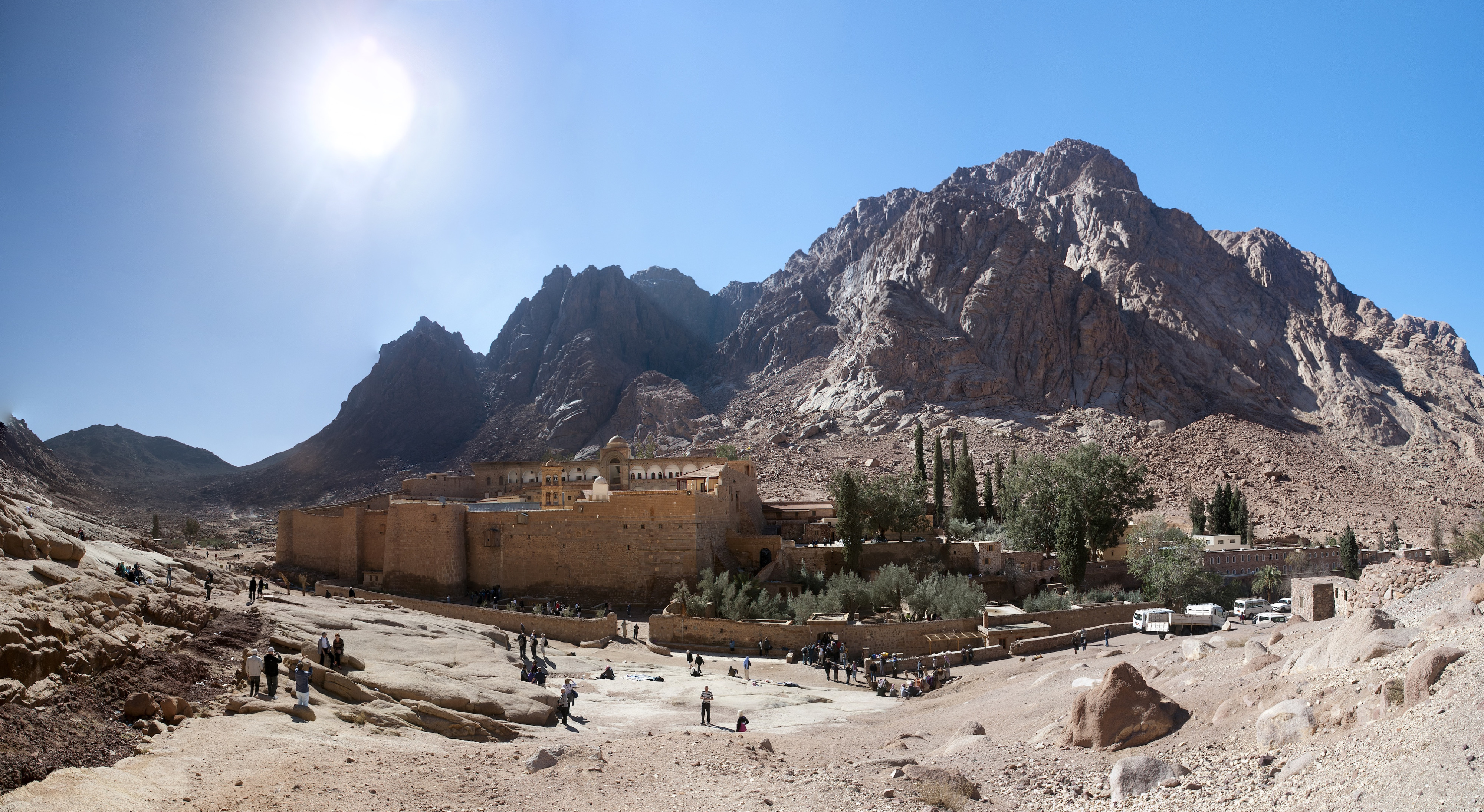 Het Catharinaklooster in Egypte ligt in het Sinaïgebergte en is een trekpleister voor toeristen en pelgrims.