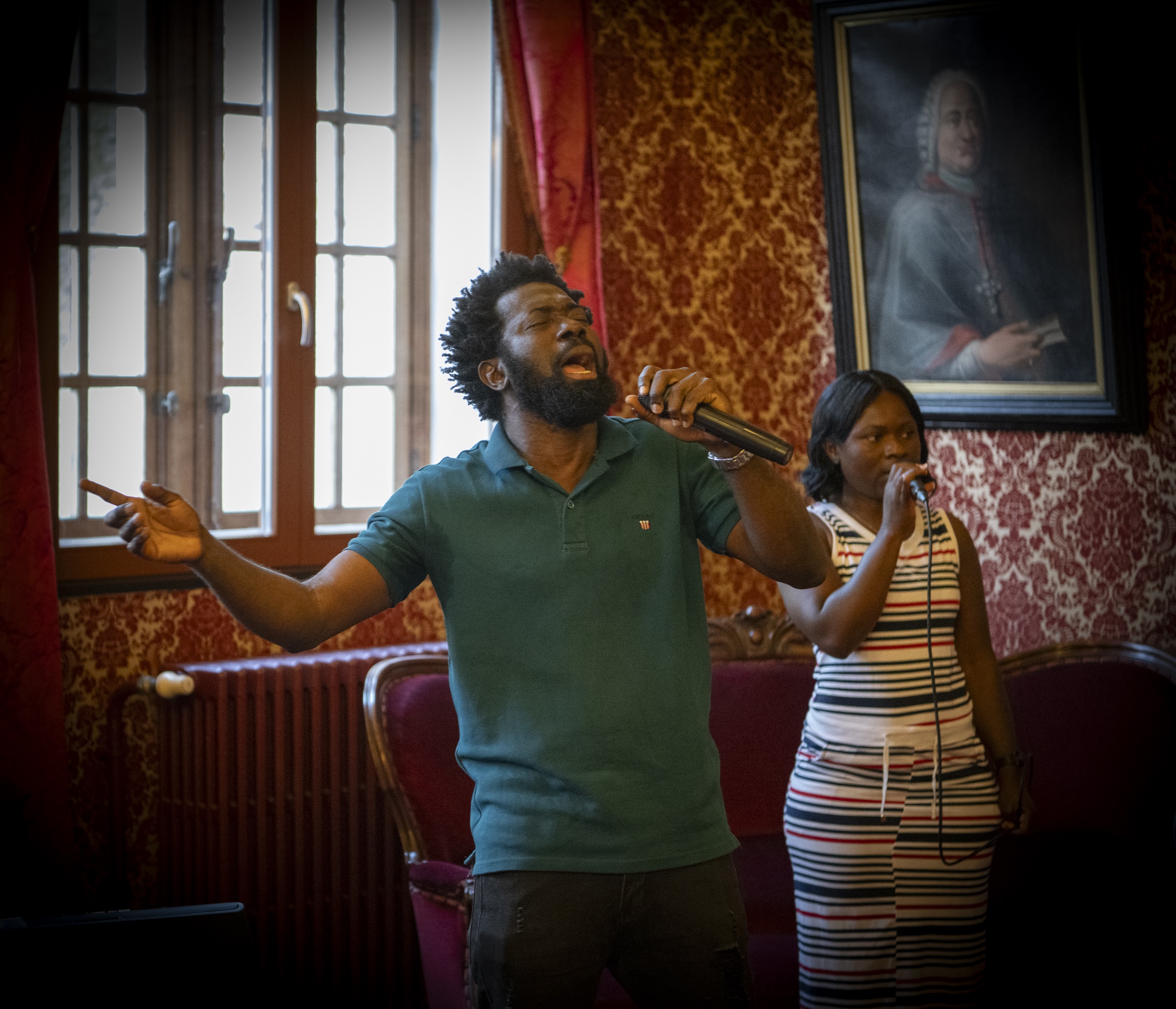 Michael Ashong zingt erop los