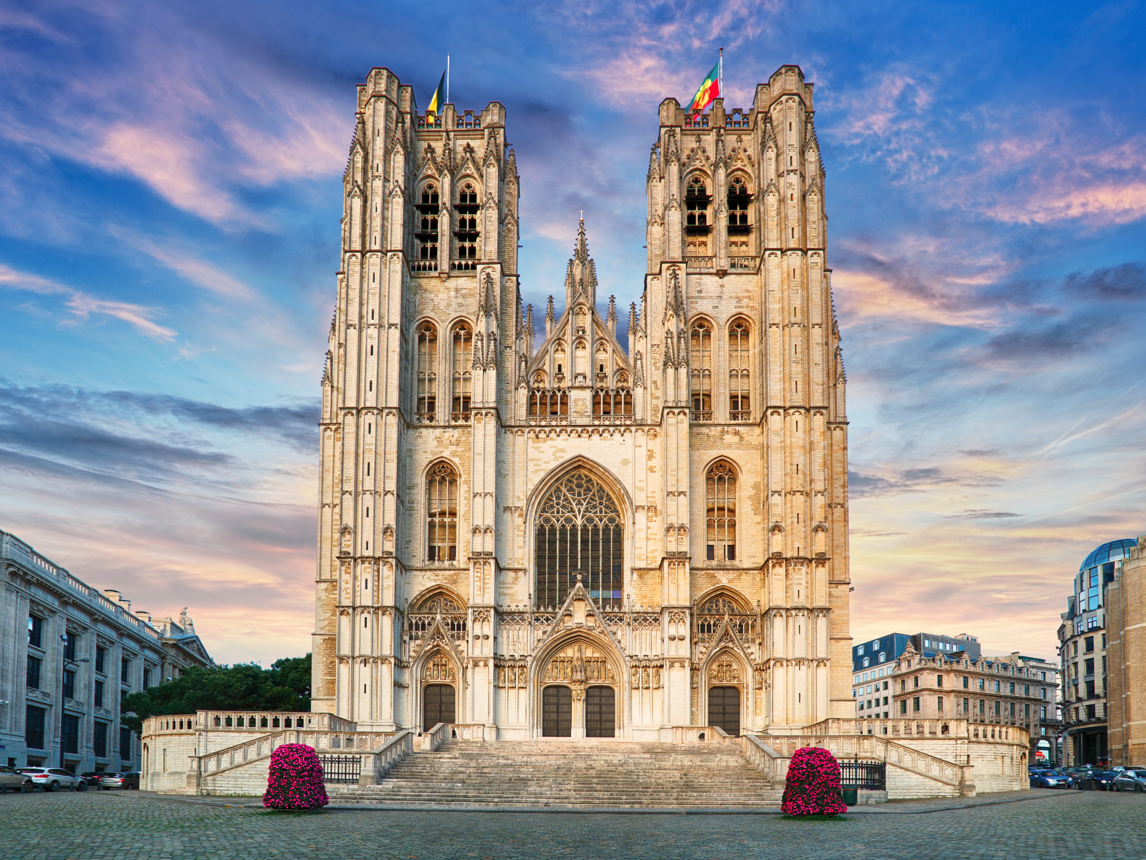 De Sint-Michiels- en Sint-Goedelekathedraal is een plek van samenkomst, geloof en erfgoed. De Sint-Michiels- en Sint-Goedelekathedraal is een plek van samenkomst, geloof en erfgoed.