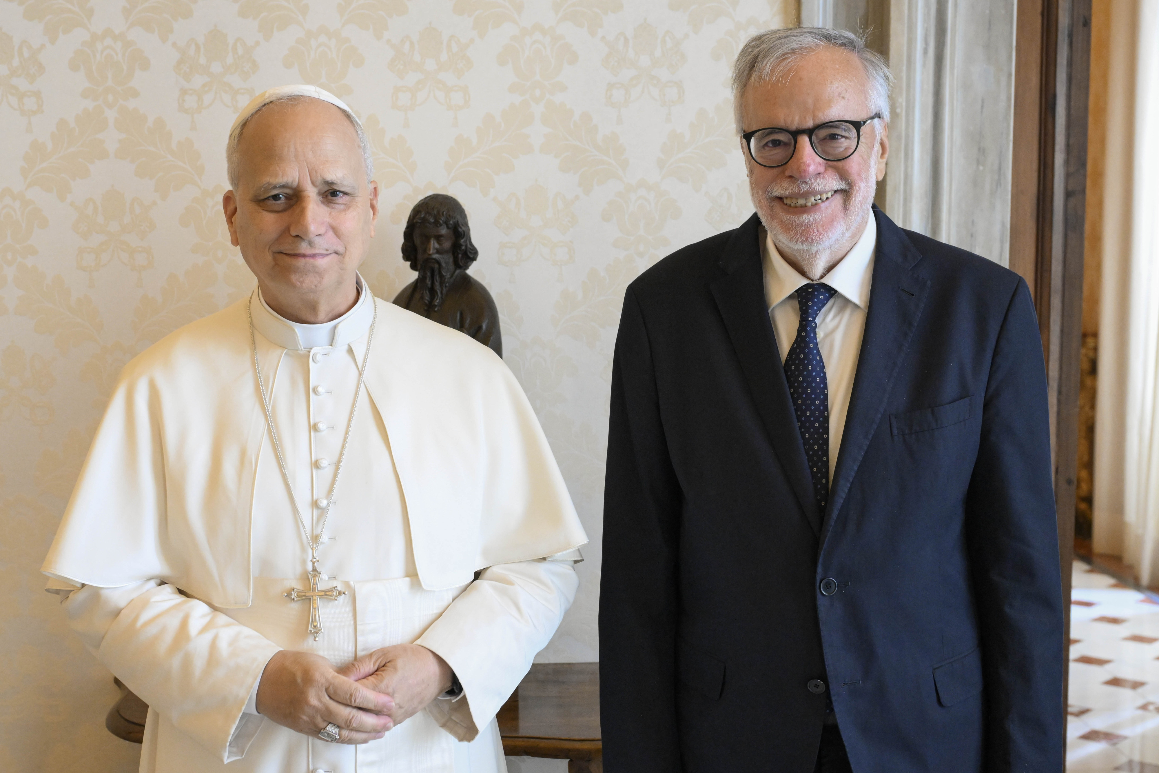 Andrea Riccardi eind augustus 2025 met paus Leo XIV. Andrea Riccardi eind augustus 2025 met paus Leo XIV.