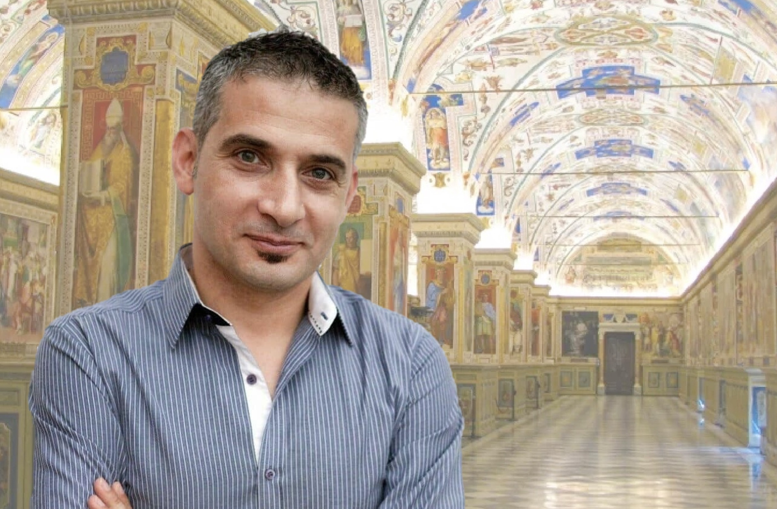 Bahattin Koçak en de Vaticaanse bibliotheek, waar een islamitische gebedsruimte wordt ingericht. Portret van Bahattin Koçak tegen de achtergrond van de Vaticaanse bibliotheek, waar een islamitische gebedsruimte wordt ingericht.