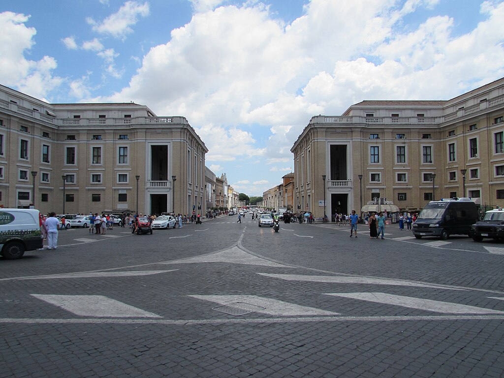 Het Palazzo delle Congregazioni op het Piazza Pio XII, tegenover het Sint-Pietersplein, is de werkplek van enkele dicasteries van de Romeinse Curie