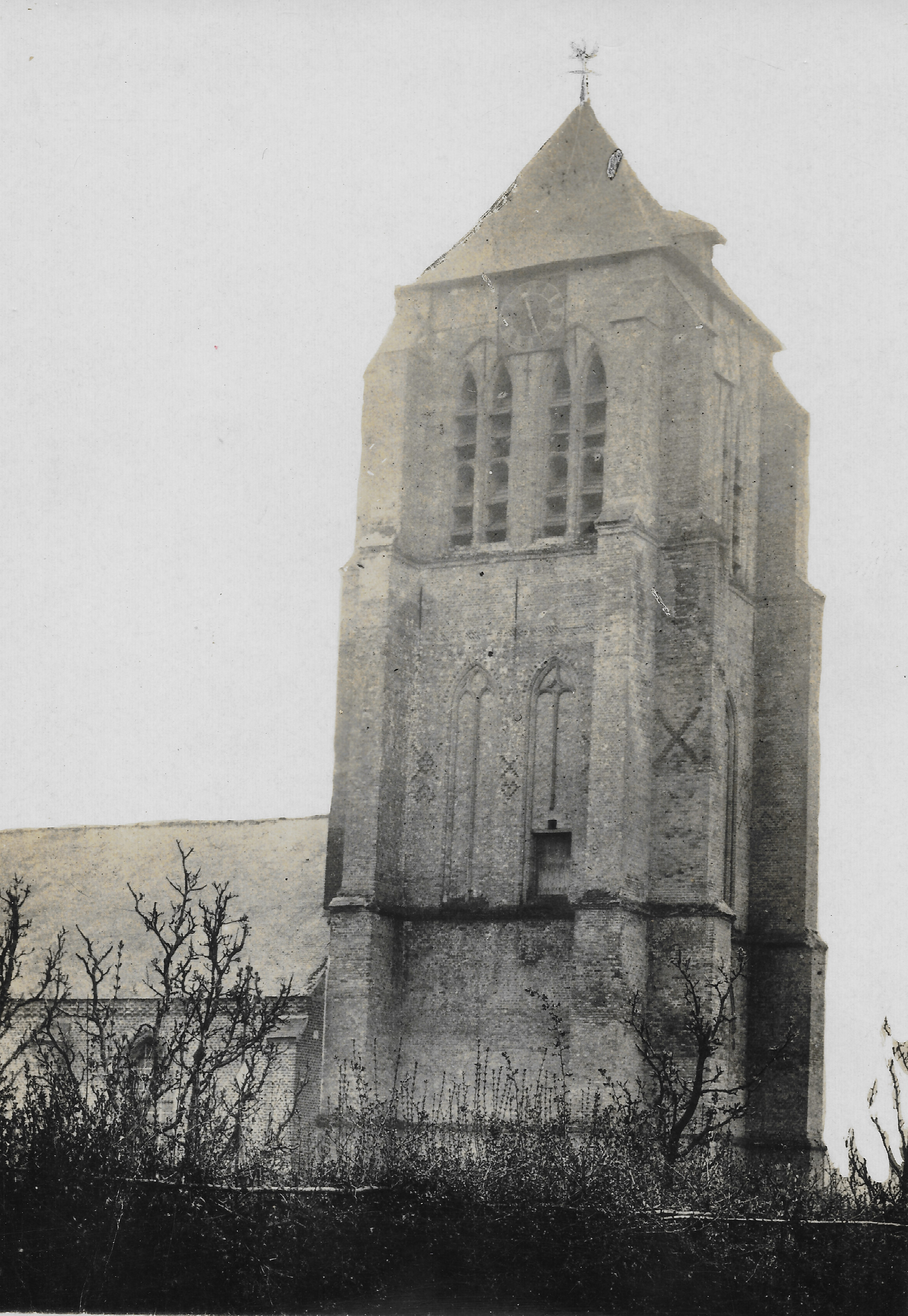 Kerk van Loker met kleine spits