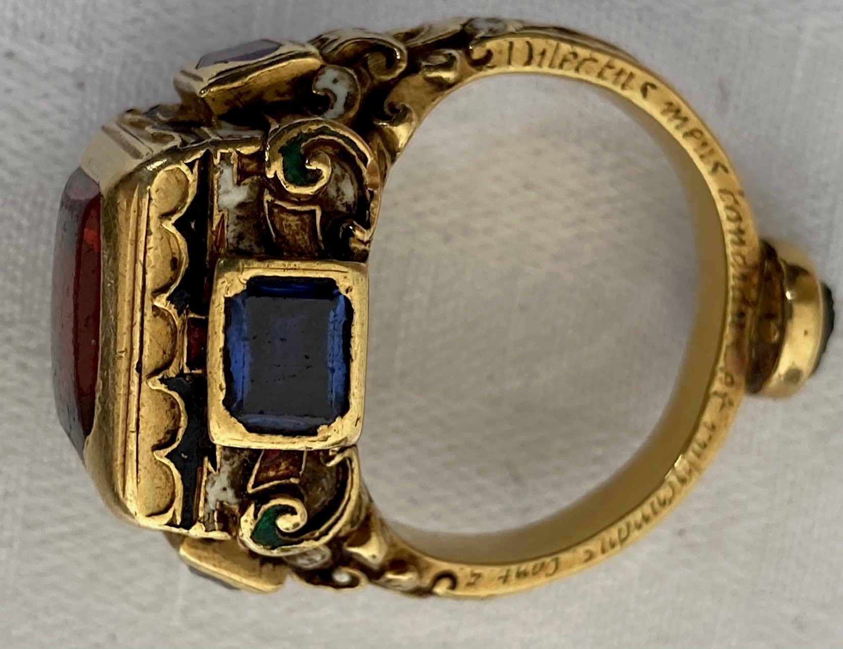 Ring close-up spreuk (Dilectus meus candidus et rubicundus)