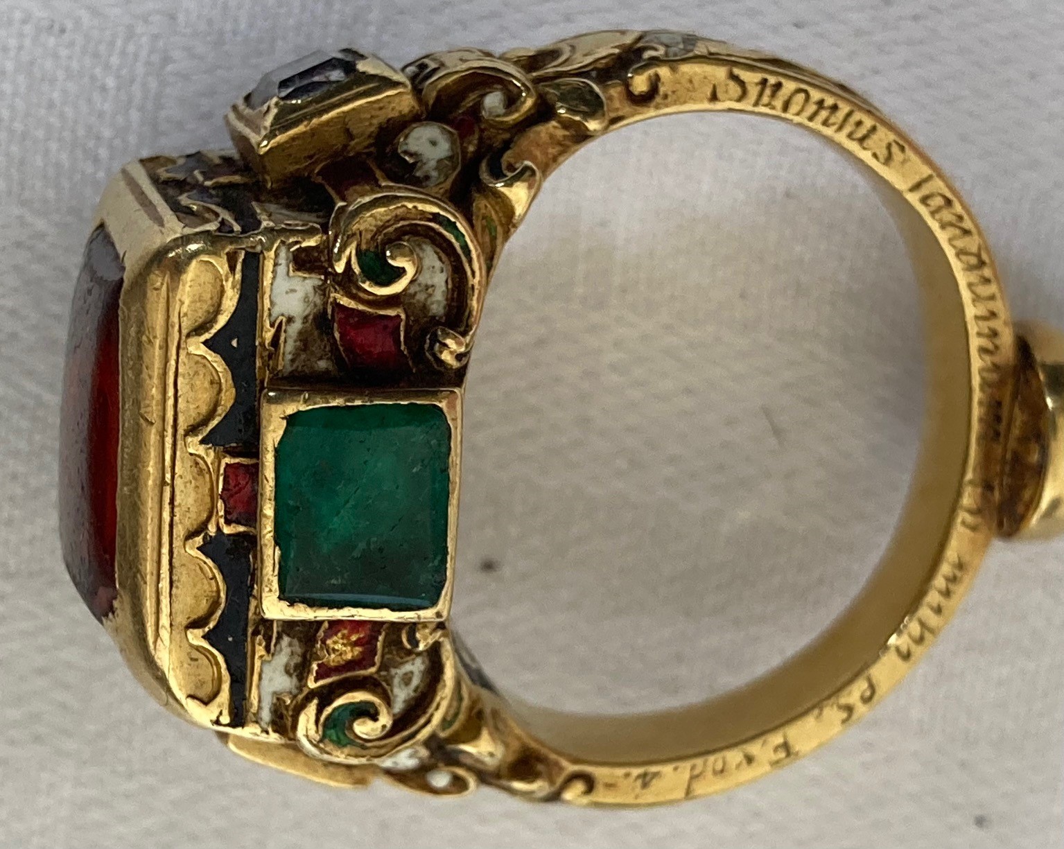 Ring close-up spreuk (Sponsus sanguinum tu mihi es)