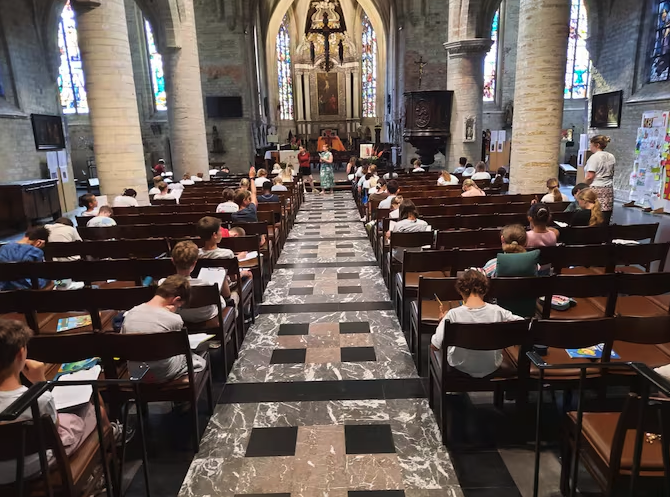In Tervuren legden leerlingen examens af in de kerk. In Tervuren legden leerlingen examens af in de kerk.