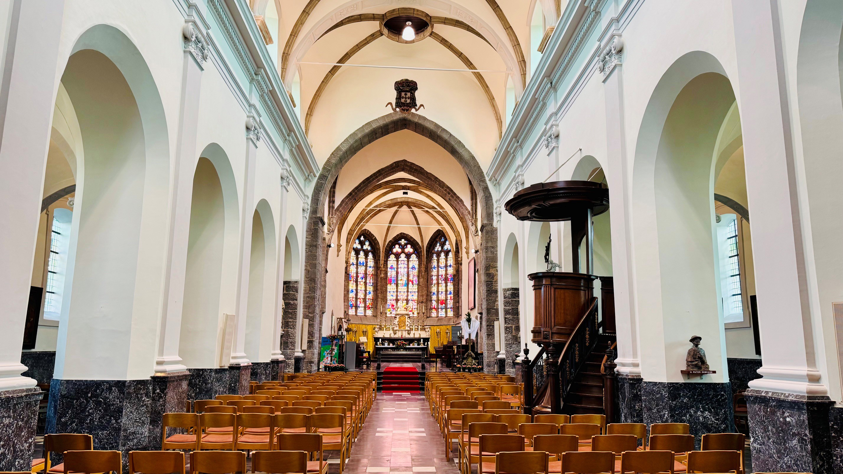 binnenzicht van de kerk