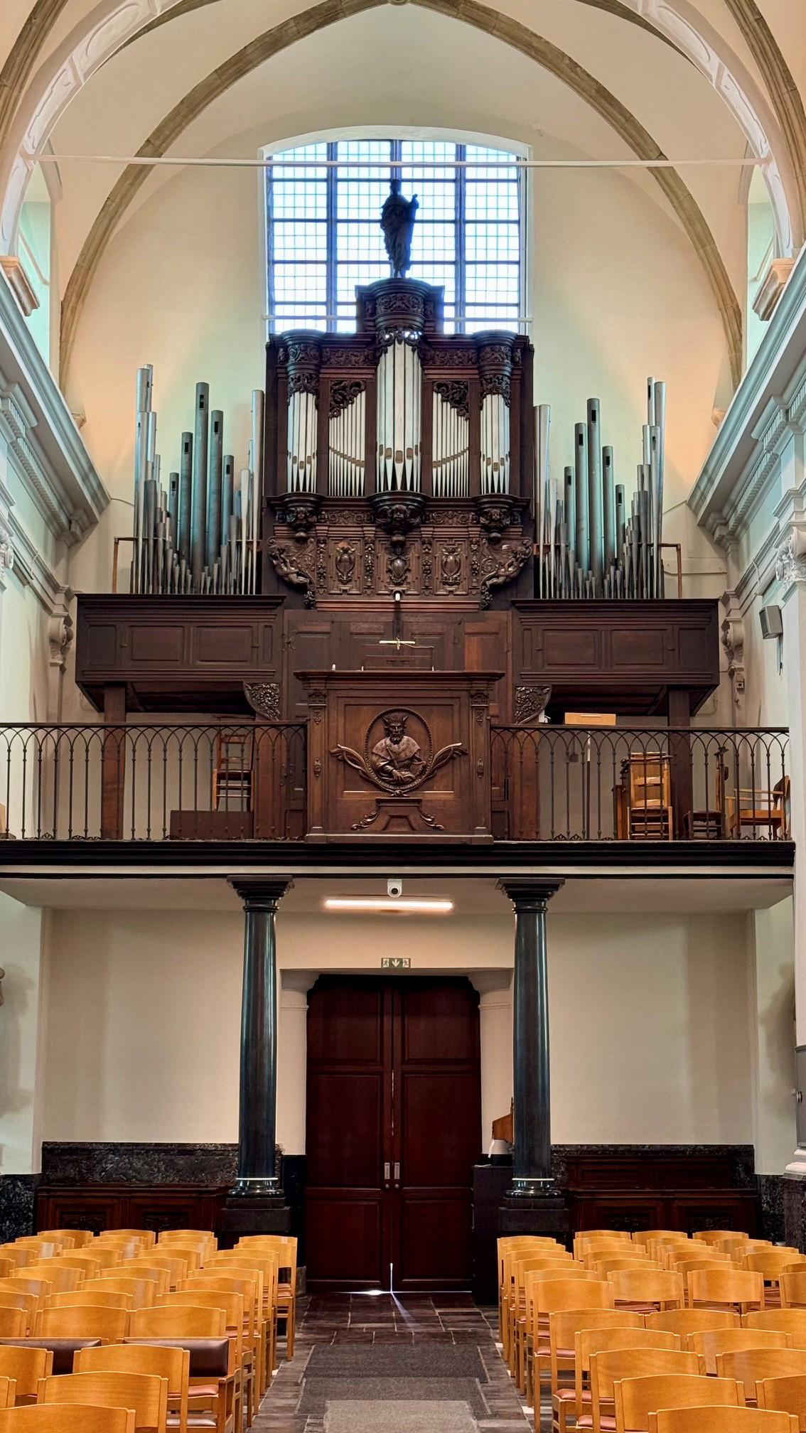 Doksaal met orgel