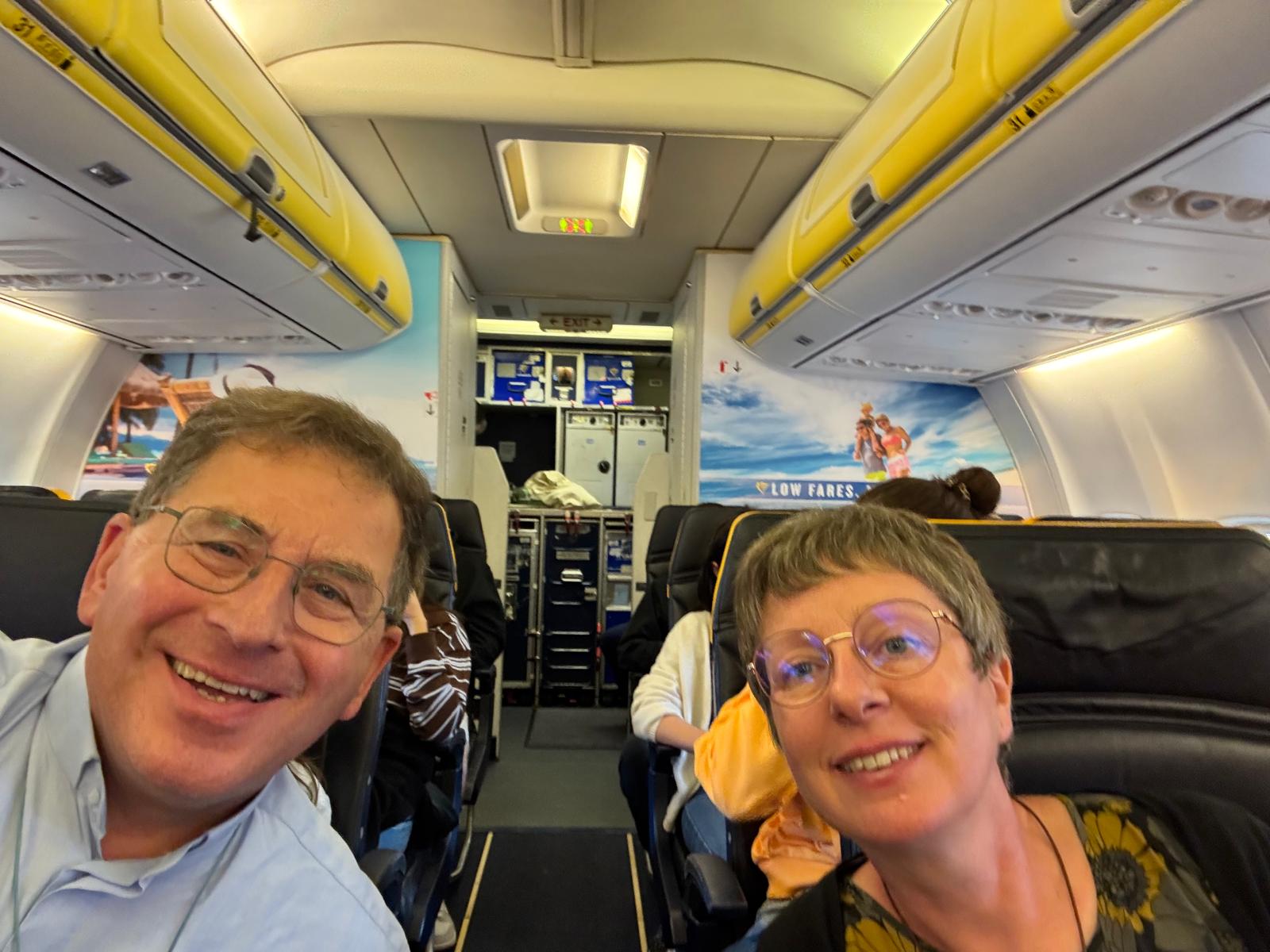 Bisschop Lode Aerts en Nathalie Verstraete vliegen richting Tarbes