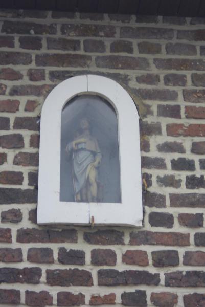 Een niskapelletje op de hoek van de Leuvensesteenweg en de Strijdersstraat