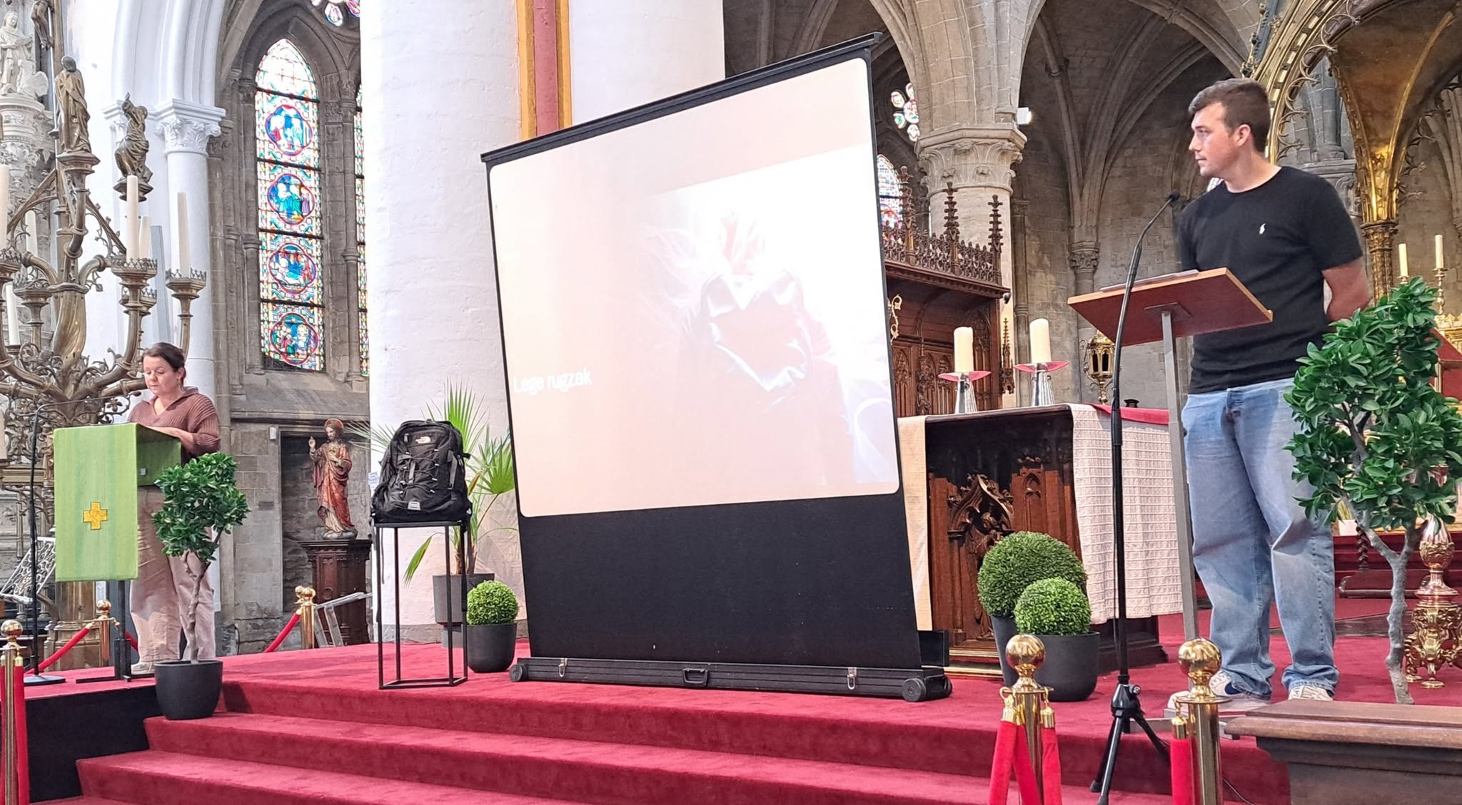 Middelbare scholen Zoutleeuw maken een gelovige start Een viering of schoolevenement in de Sint-Leonarduskerk in Zoutleeuw.