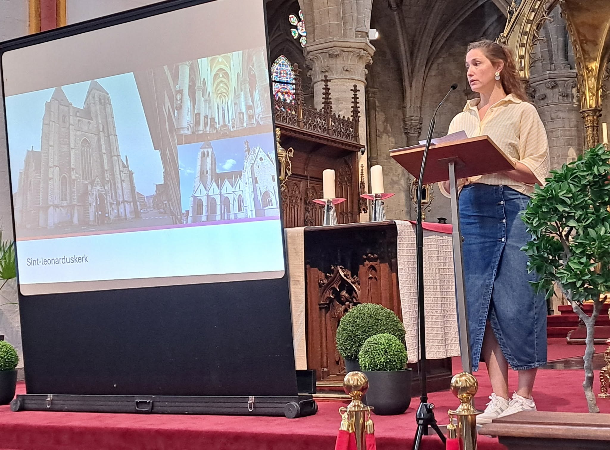 Middelbare scholen Zoutleeuw maken een gelovige start Een schoolviering in de historische Sint-Leonarduskerk in Zoutleeuw.
