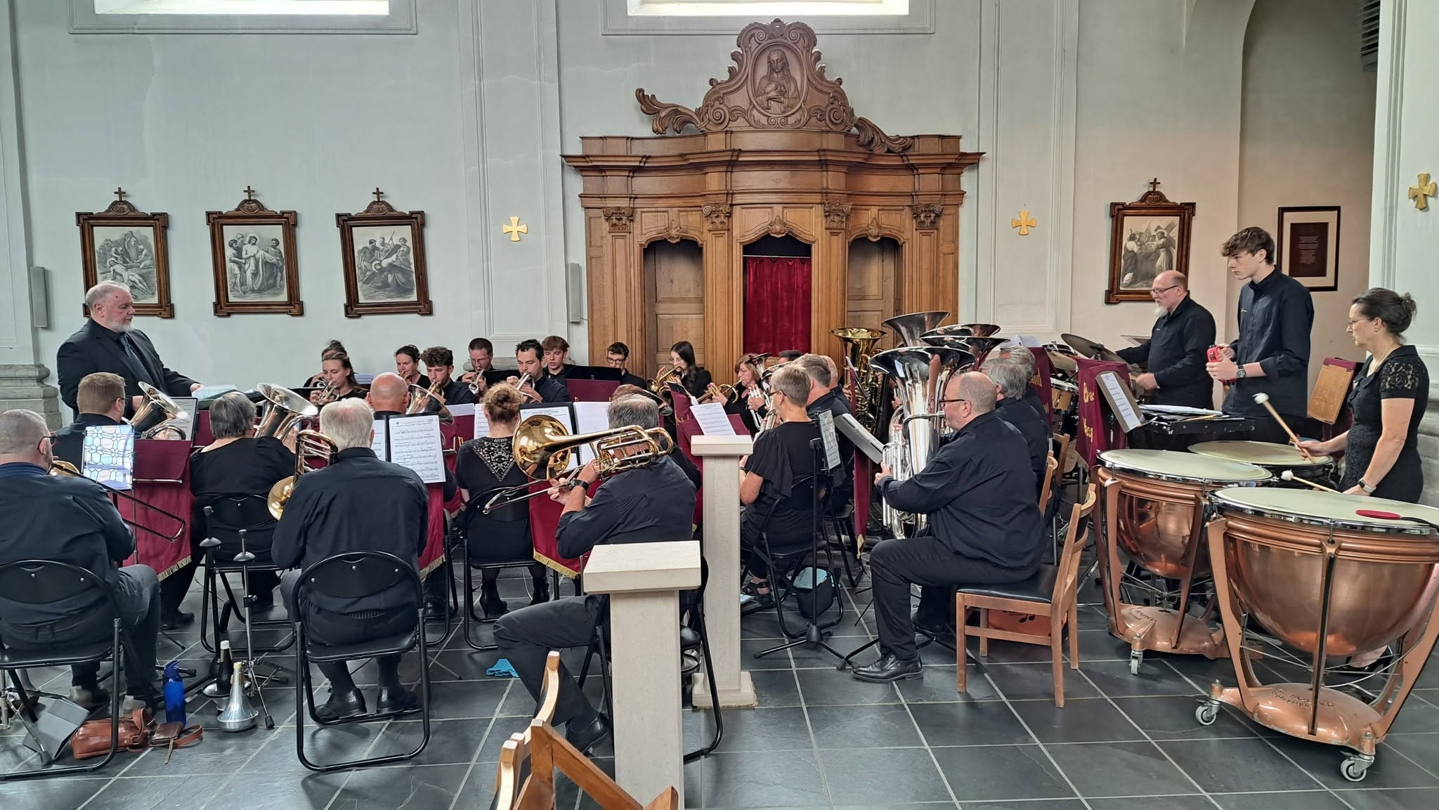 Te Deum-viering op Nationale Feestdag Een optreden van Brassband Haspengouw (vermoedelijk tijdens een kerkoptreden in Geetbets.