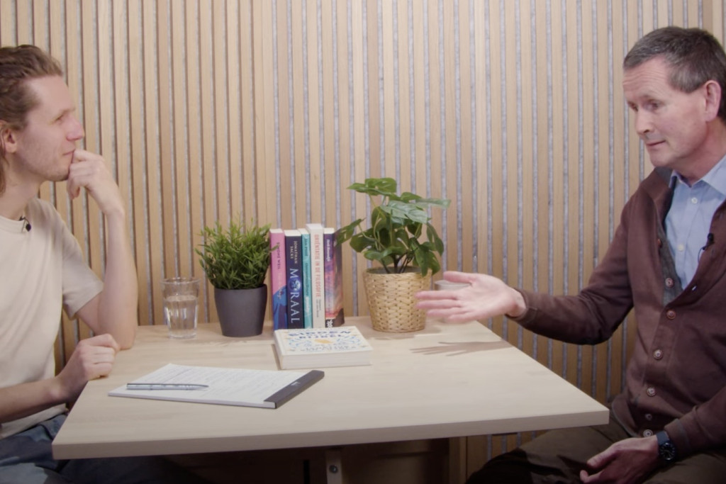 Nikolaas Sintobin in gesprek over zijn boek 'Bidden met de Bijbel'.