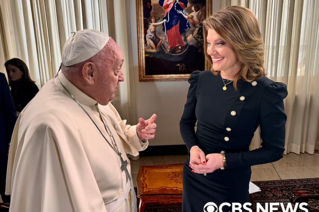 Paus Franciscus geïnterviewd door Norah O'Donnell voor CBS op 20 mei