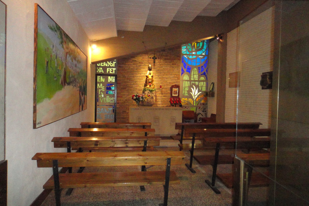 Een replica van de Zwarte Madonna van Montserrat neemt een prominente plaats in in de kapel in de spelerstunnel van Camp Nou.