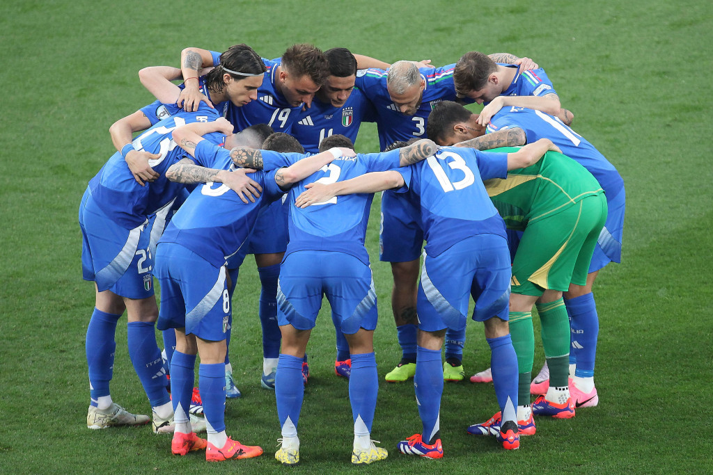 De Squadra Azzurra voor hun EK-match tegen Kroatië. De Squadra Azzurra voor hun EK-match tegen Kroatië.