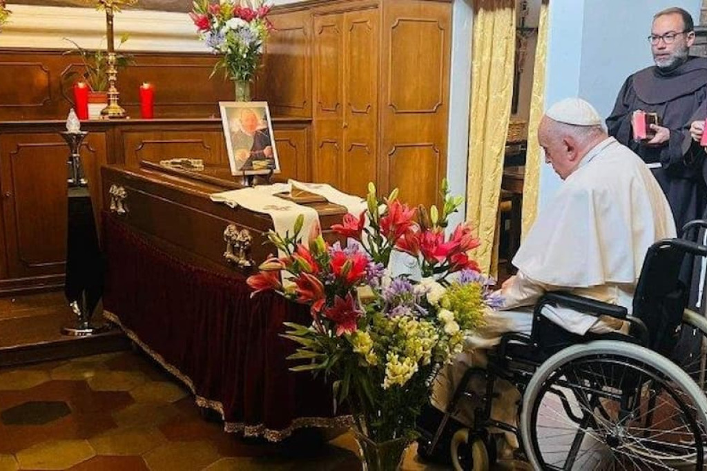 Paus Franciscus eert zijn overleden biechtvader pater Manuel Blanco Rodríguez