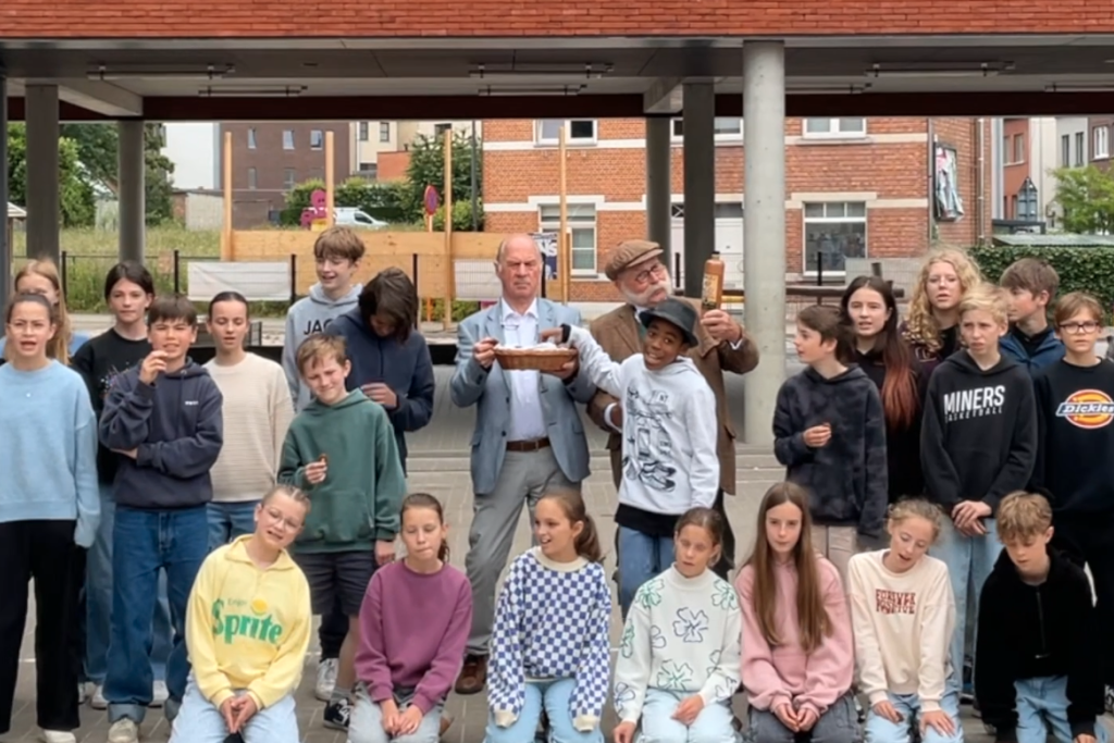 Het lied is gebaseerd op Oas levreuke (Onze-Lieve-Vrouw), dat Hasselaar en jeneverambassadeur Jos Tuts 21 jaar geleden schreef voor de Virga Jessefeesten van 2003.