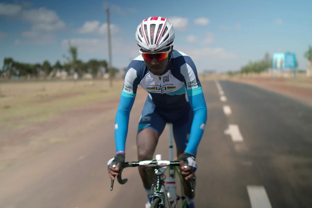 Biniam Girmay in de documentaire ‘This is my moment’.