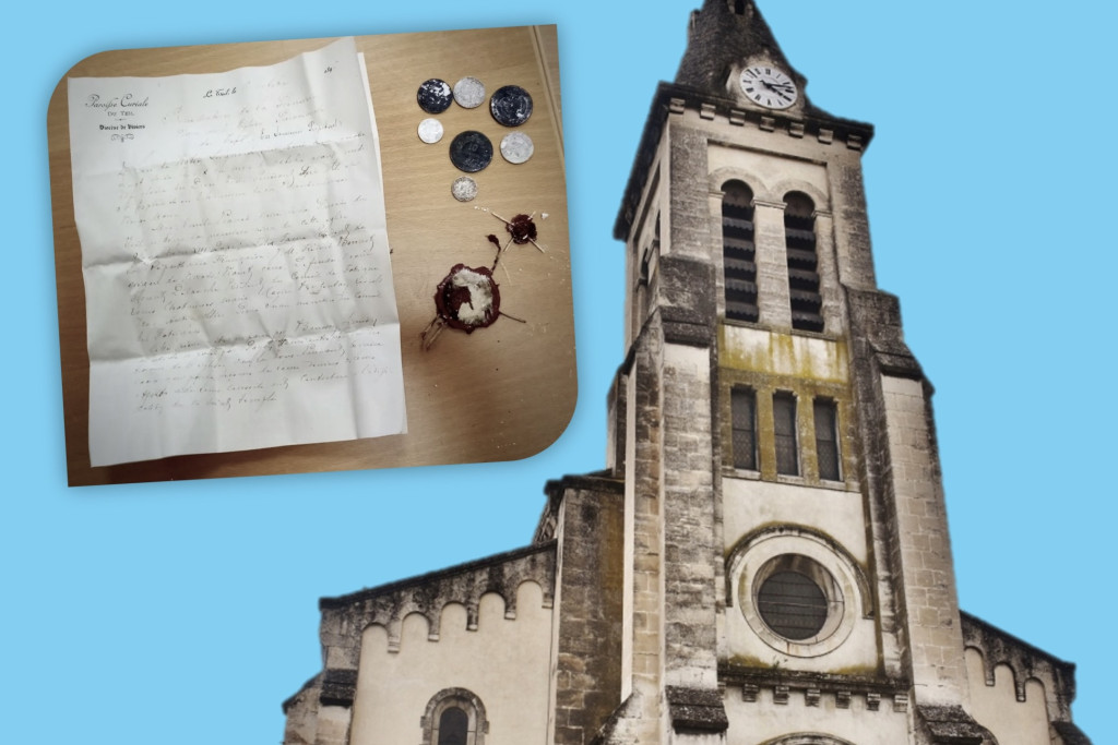 collage met kerktoren van Le Teuil en de inhoud van de tijdscapsule