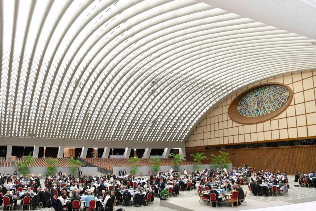 Synode 2023. zicht op de synodezaal