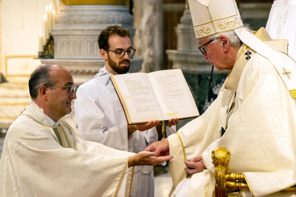 Patrick Van der Vorst bij zijn priesterwijding in 2023 in Westminster Cathedral. Patrick Van der Vorst bij zijn priesterwijding in 2023 in Westminster Cathedral.