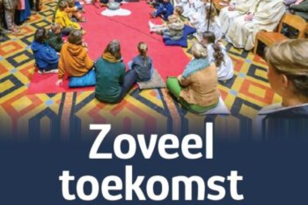 cover 'Zoveel toekomst', kinderen in een kring voor het altaar.