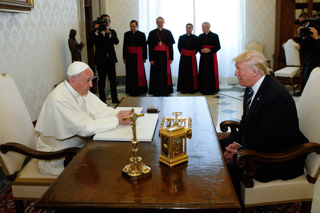 Trump op bezoek bij paus Franciscus in mei 2017, aan het begin van Trumps eerste ambtstermijn. 