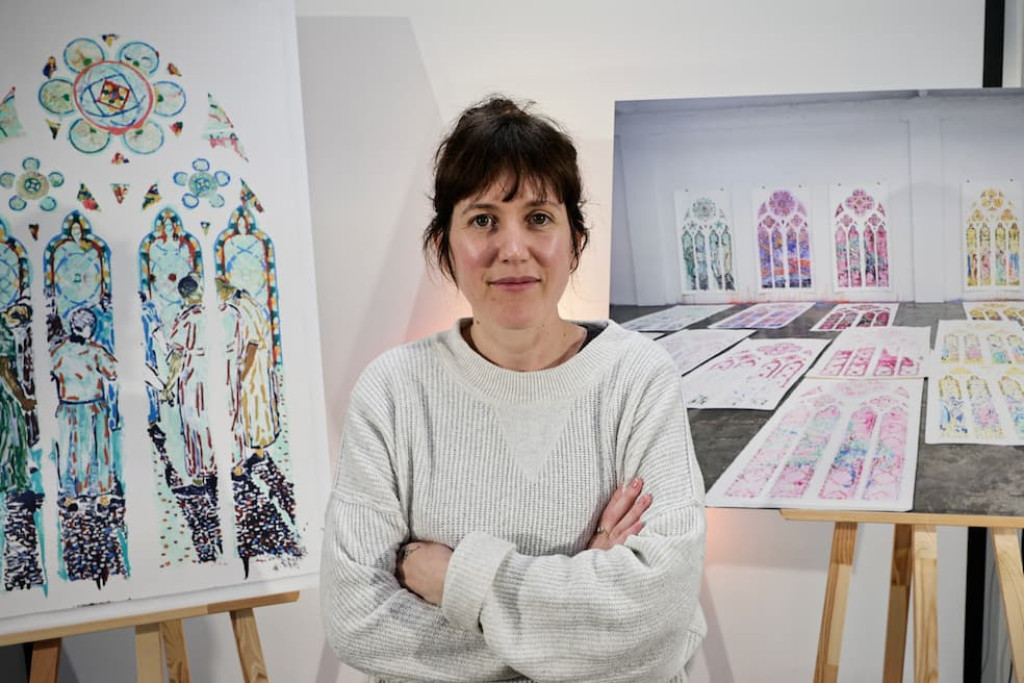 De Franse kunstenares Claire Tabouret presenteert haar ontwerp voor 6 nieuwe glas-in-loodramen voor de Notre-Dame in Parijs De Franse kunstenares Claire Tabouret presenteert haar ontwerp voor 6 nieuwe glas-in-loodramen voor de Notre-Dame in Parijs