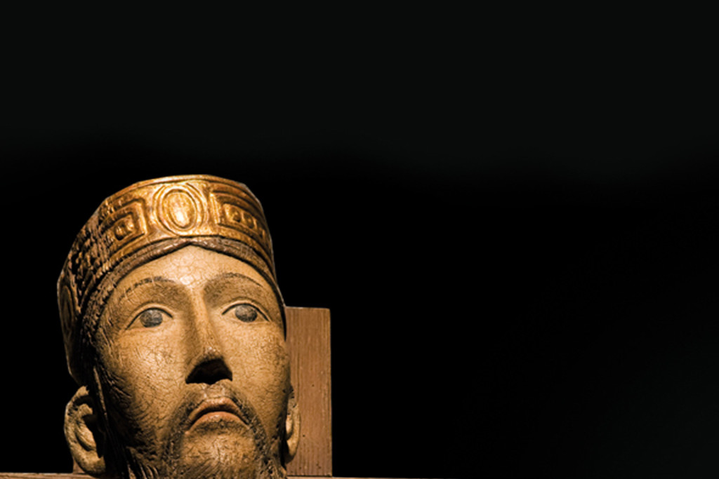Hoofd van Christus op een houten kruisbeeld uit de monastieke gemeenschap van Bose.
