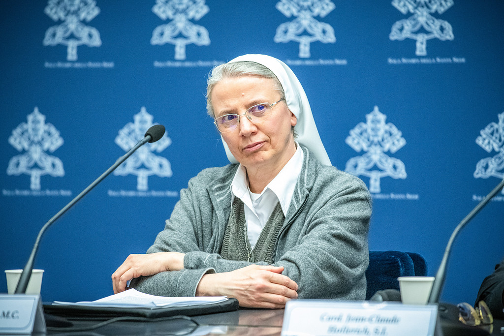 Brambilla is verantwoordelijk voor 177.973 mannelijke en 599.228 vrouwelijke religieuzen.