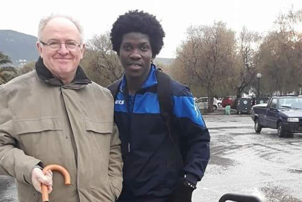 Pater Tony Cornoedus in 2020 in het vluchtelingenkamp van Moria op Lesbos.