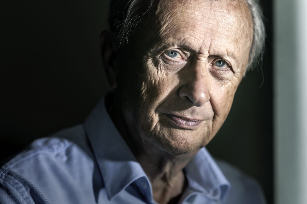 Alfons Vansteenwegen werd meerdere keren internationaal bekroond voor zijn werk. Alfons Vansteenwegen, relatietherapeut en seksuoloog