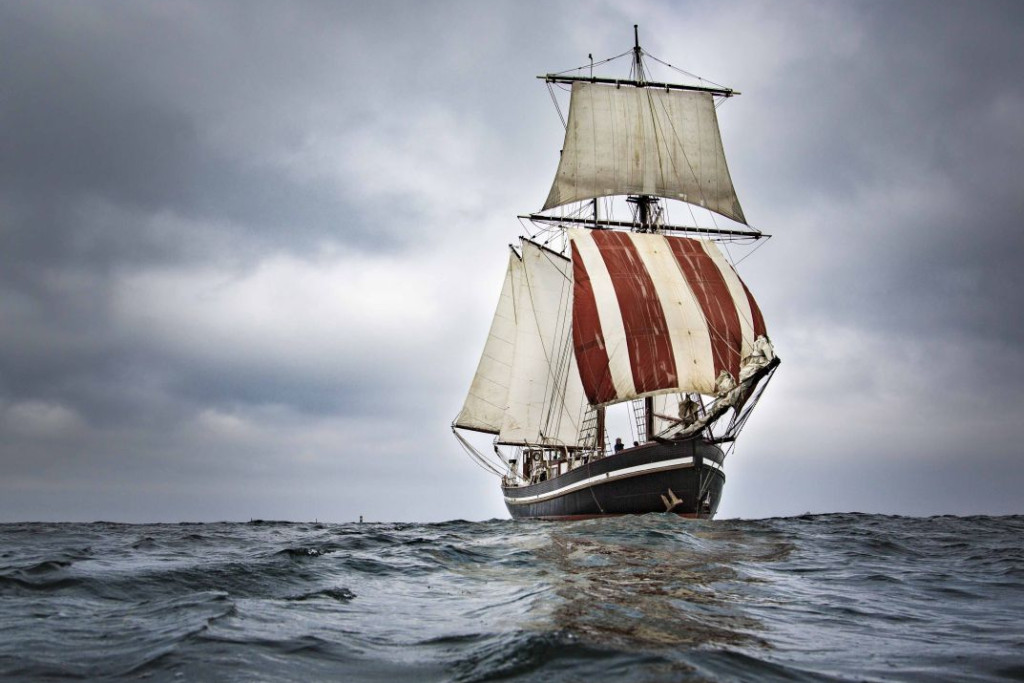Driemastschoener Bel Espoir op volle zee.