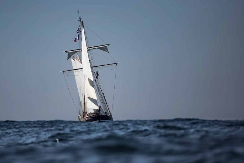 De driemaster Bel Espoir heeft een toepasselijke naam voor het hoopvolle jongerenproject