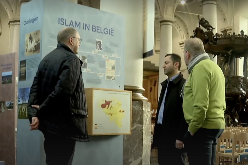 Pastoor en voorzitter van de moskeevereniging van Zele in de Sint-Ludgeruskerk in Zele.