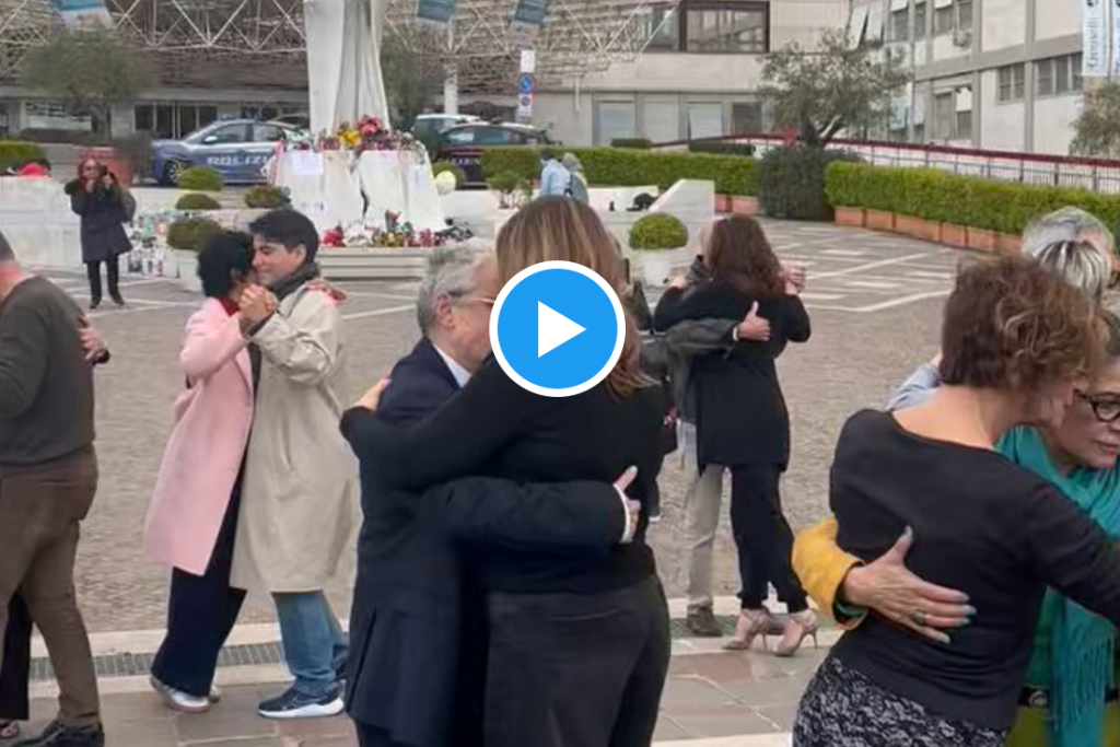 schermafbeelding van X: koppels dansen tango voor Gemelli-ziekenhuis.