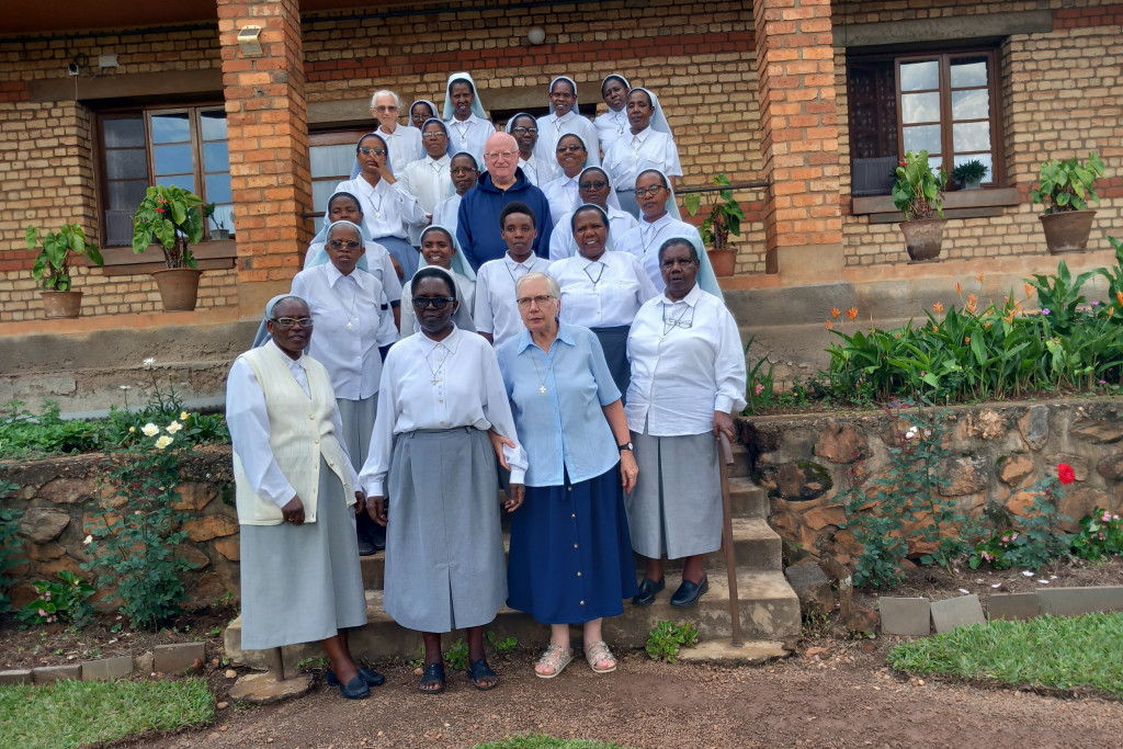Bisschop Lode Van Hecke in Rwanda