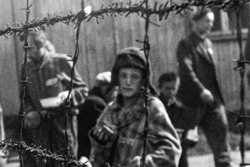Beeld uit 'What they found in Bergen-Belsen'.