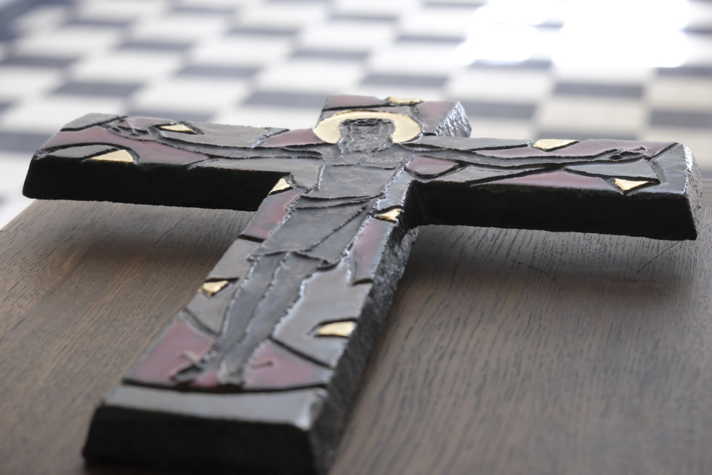 Het kruis dat hulpbisschop Koen Vanhoutte mocht ontvangen bij zijn priesterwijding. Het kruis dat hulpbisschop Koen Vanhoutte mocht ontvangen bij zijn priesterwijding.