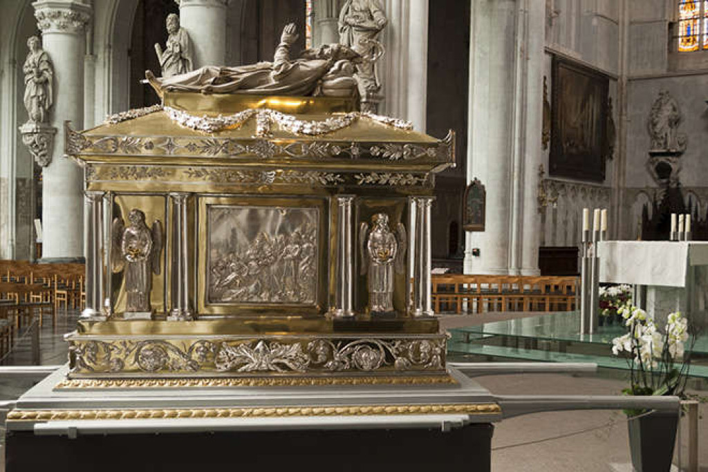Reliekschrijn van Sint-Rombout in de kathedraal van Mechelen.