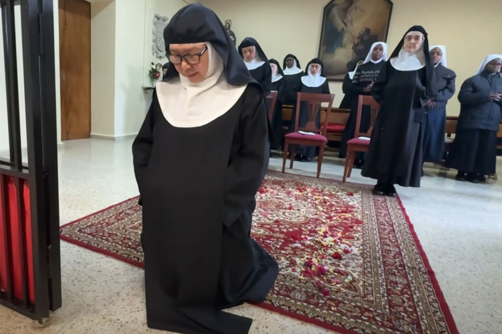 Zuster Maria Zhang Yue Chun tijdens de viering van haar eeuwige professie in Vitigudino, Spanje